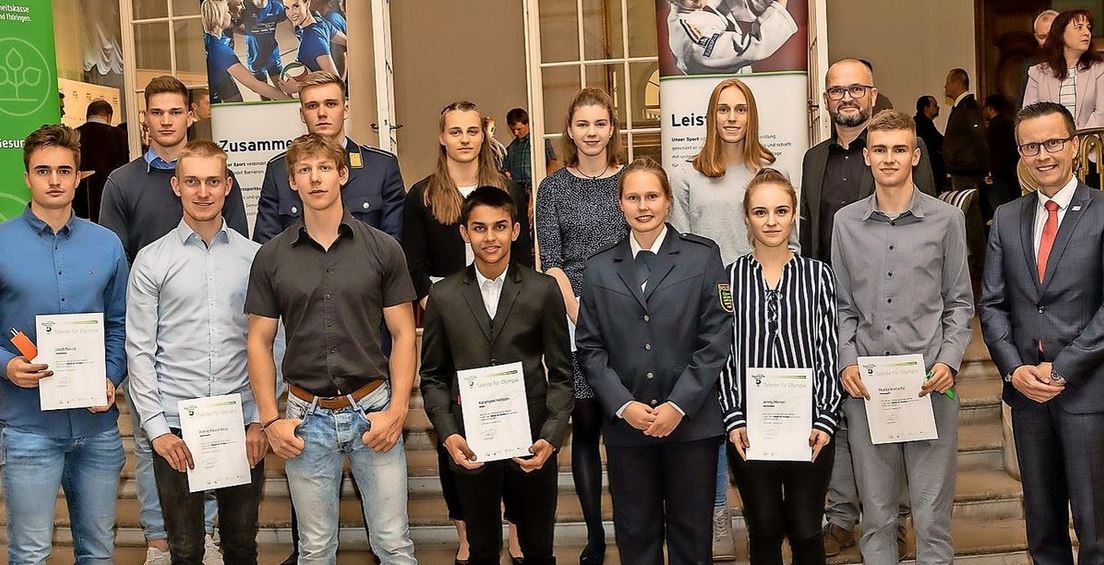 Die elf anwesenden „Talente für Olympia", die von der Stiftung Sporthilfe Sachsen gefördert werden.