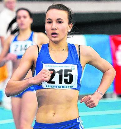 MoGoNo-Hoffnung Emma Stähr siegt über 800 m in der U20. 