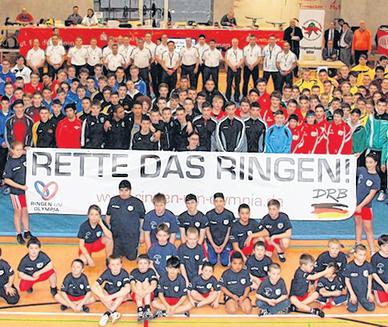  Die Teilnehmer der deutschen Kadetten-Meisterschaft in Köln fordern den Erhalt ihrer Sportart